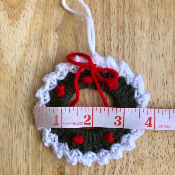 Crochet Christmas Wreath and Snowflake Ornaments - Picture 6 of 7